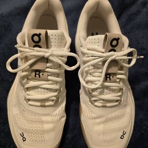 On The Roger Mens Tennis Shoes